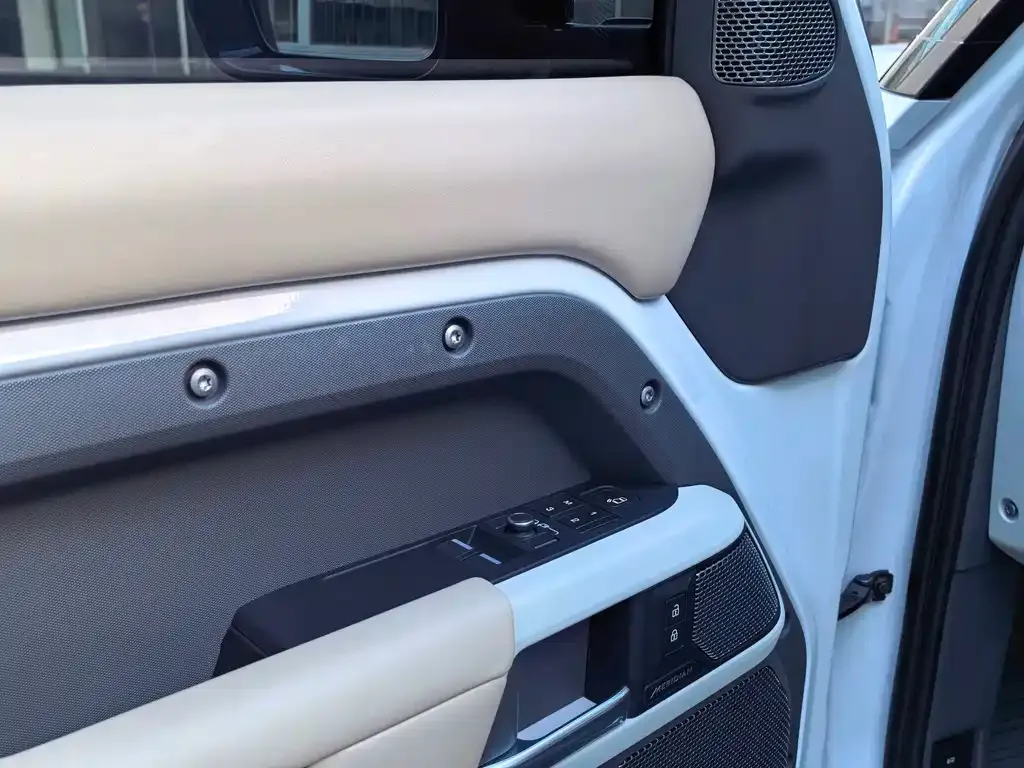 Land Rover Defender — фото 4