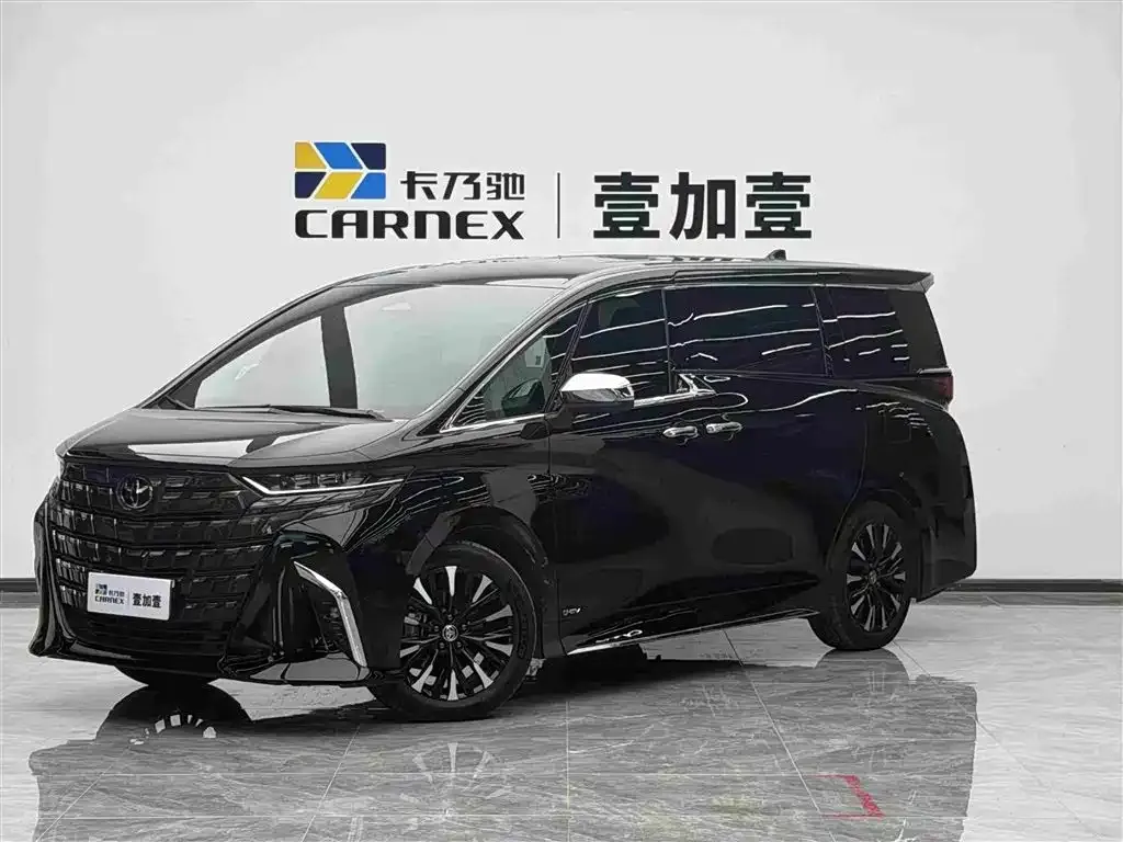 Toyota Alphard — фото 1