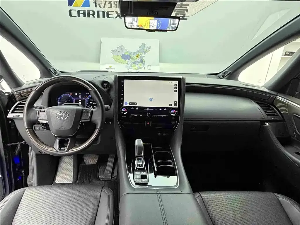 Toyota Alphard — фото 4