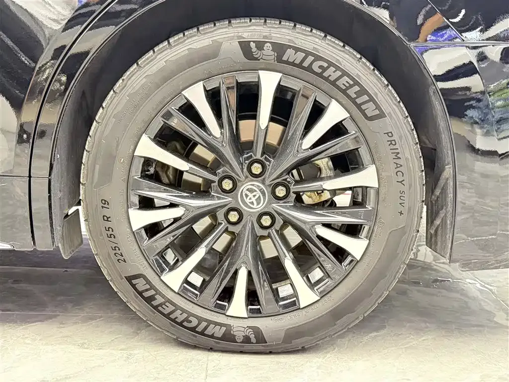 Toyota Alphard — фото 10