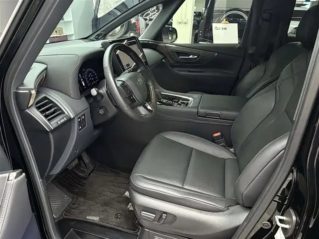 Toyota Alphard — фото 8