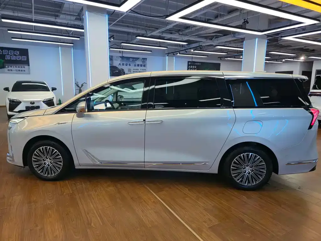 Buick GL8 Hybrid — фото 4