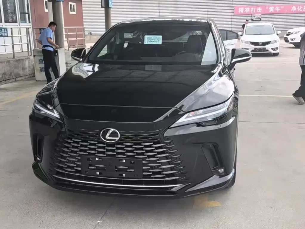 Lexus RX — фото 1