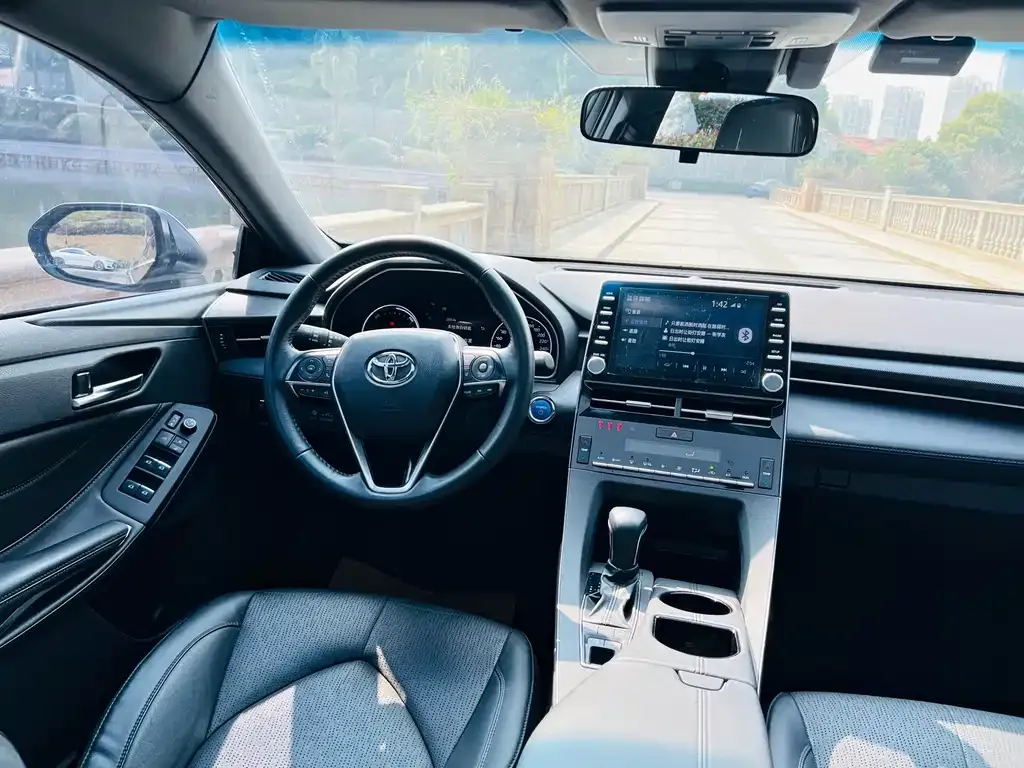 Toyota Avalon — фото 2