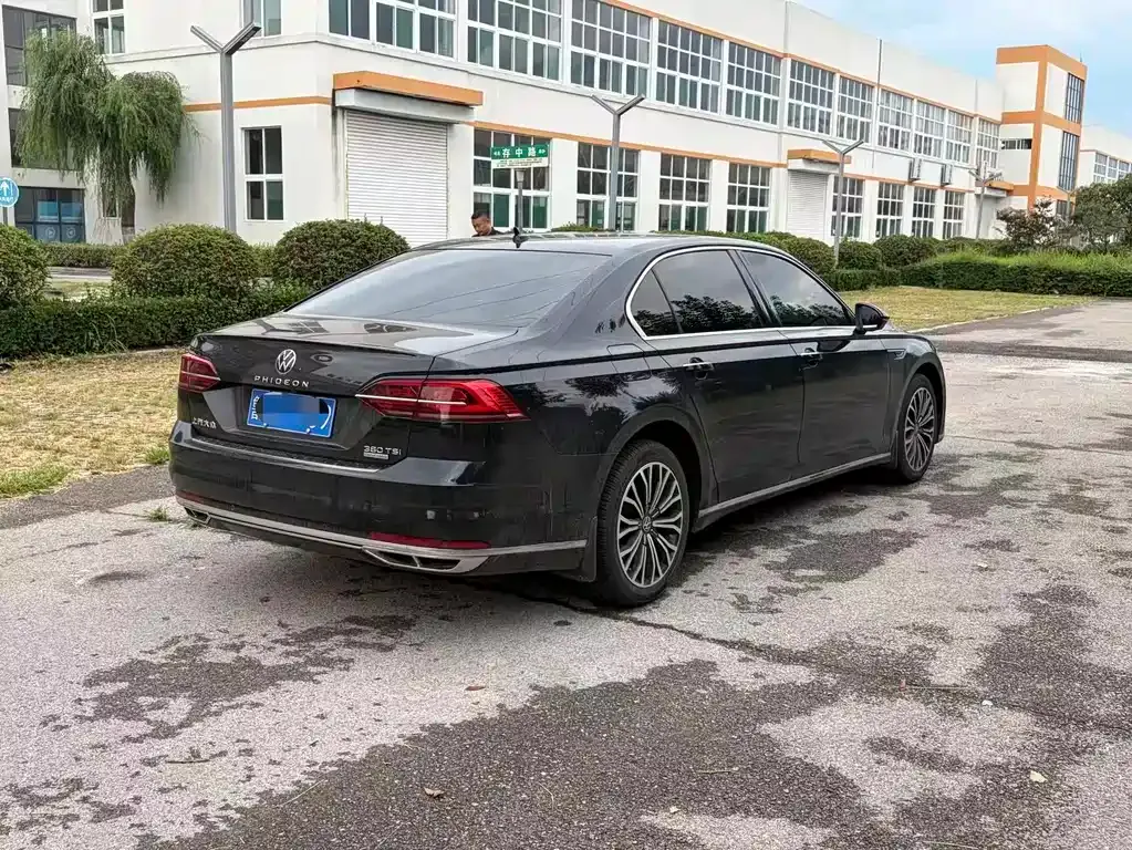 Volkswagen Phideon — фото 9