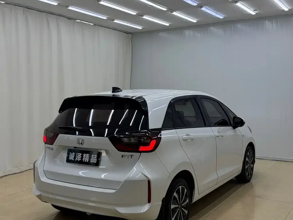 Honda Fit — фото 4