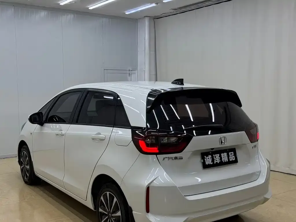 Honda Fit — фото 10
