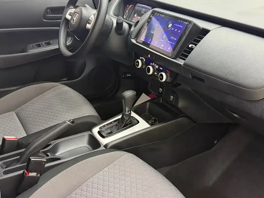 Honda Fit — фото 7