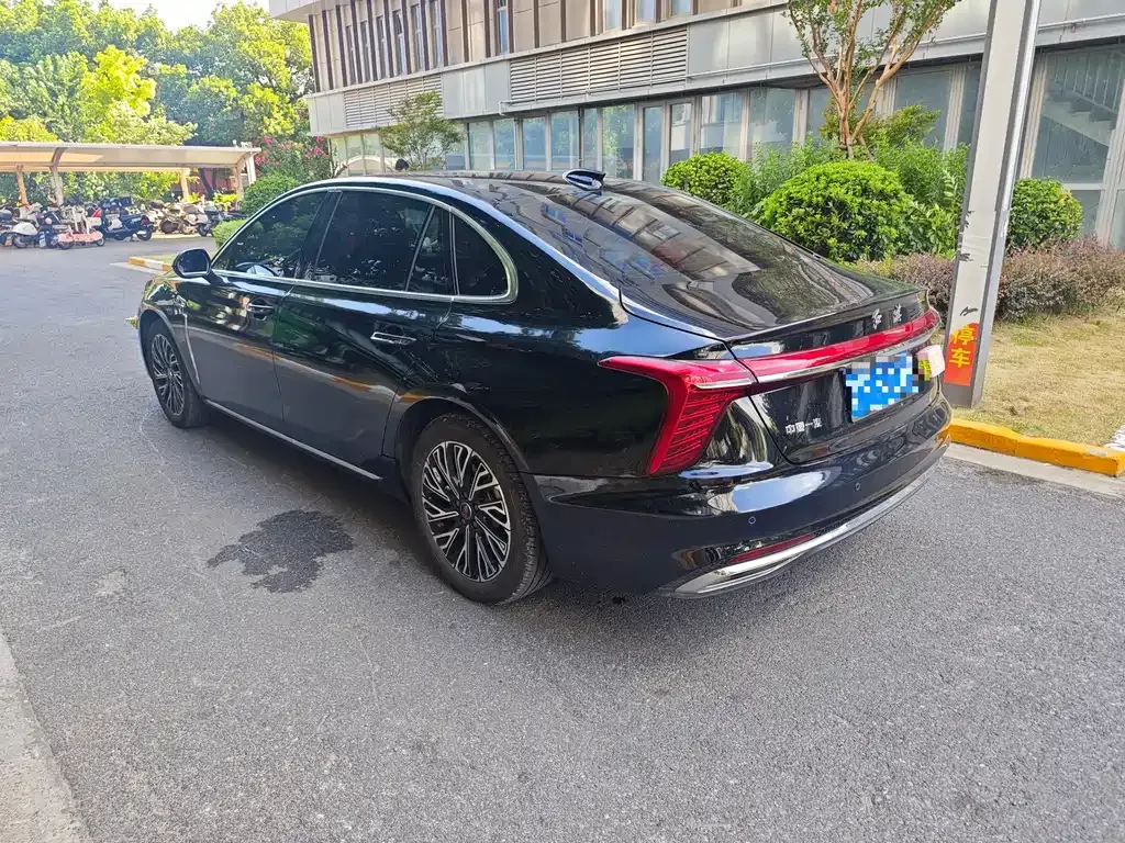 Hongqi H5 — фото 6