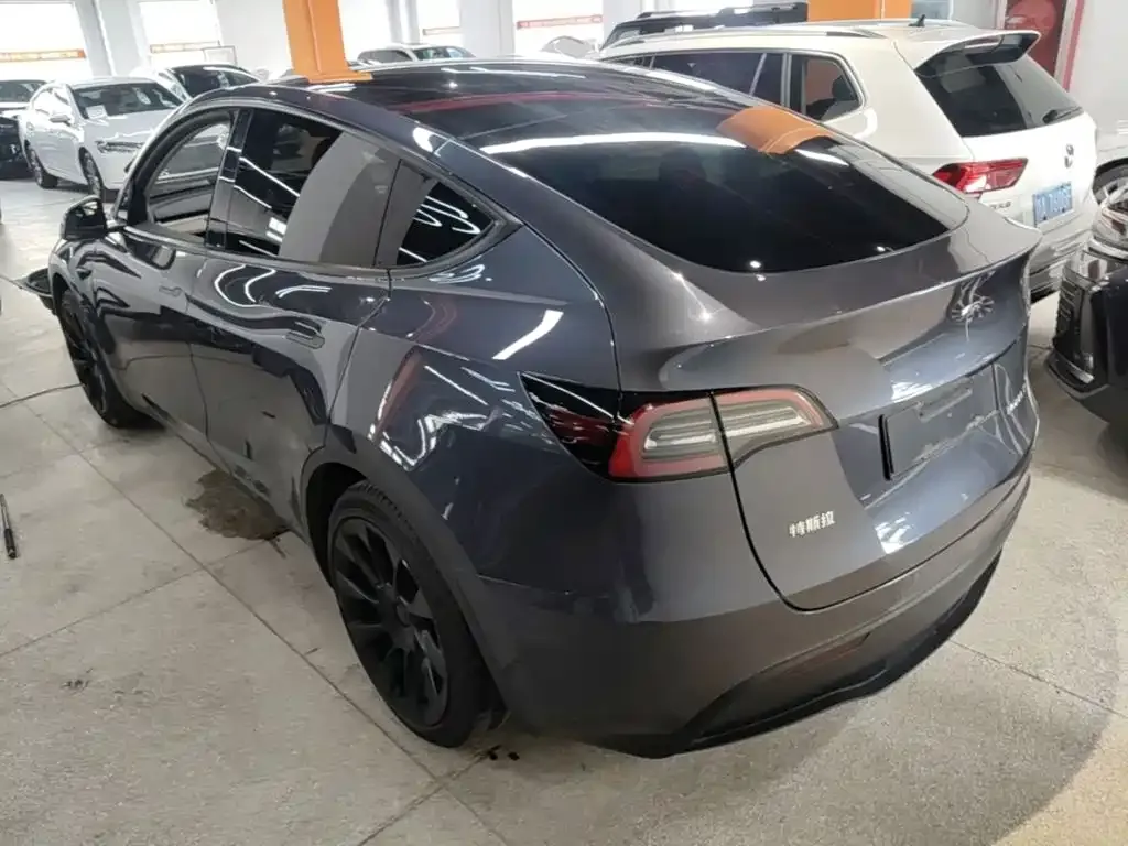 Tesla Model Y — фото 4