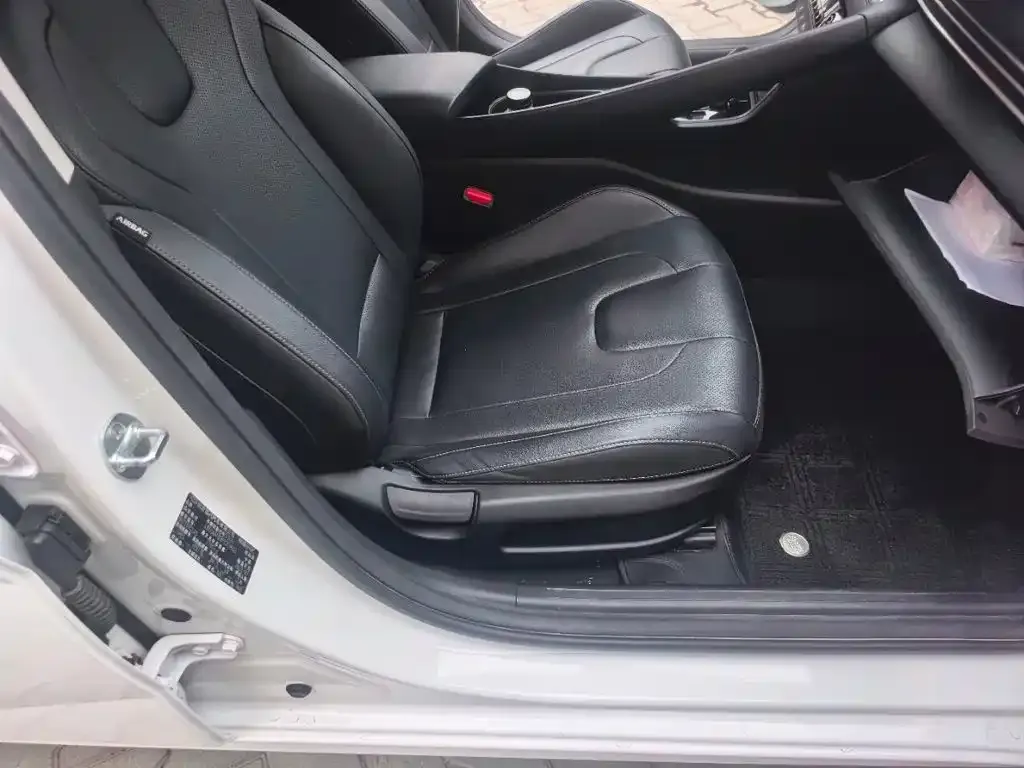 Hyundai Elantra — фото 10