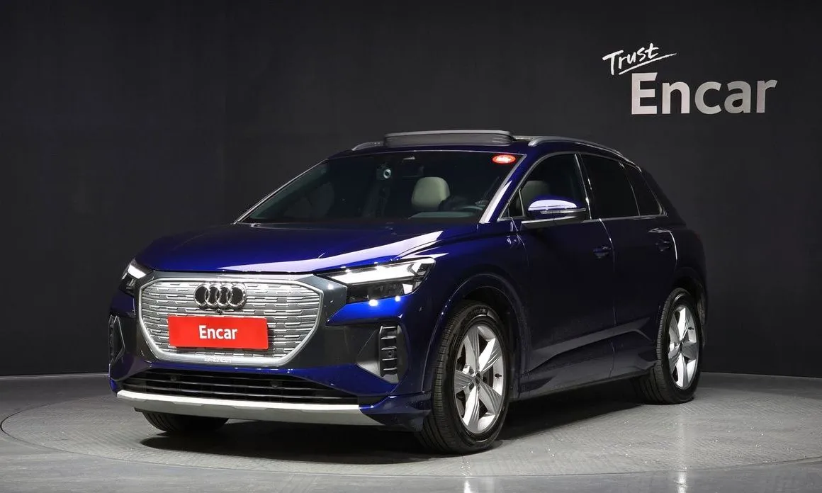 Audi Q4 e-tron — фото 1