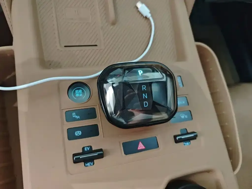 BYD L DM-i — фото 2