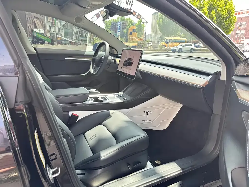 Tesla Model 3 — фото 3