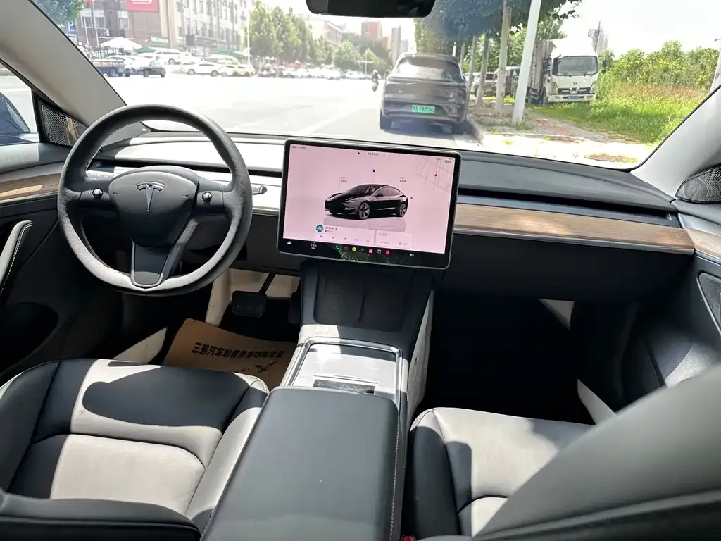 Tesla Model 3 — фото 9