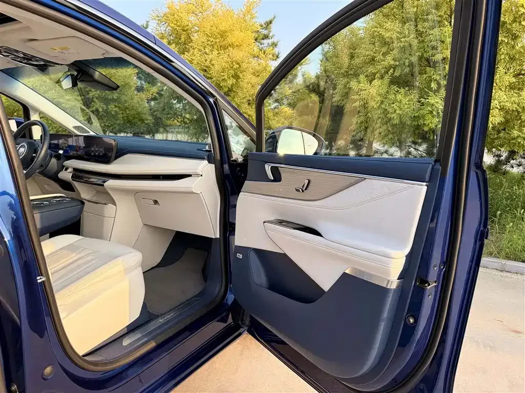 Buick GL8 Hybrid — фото 7