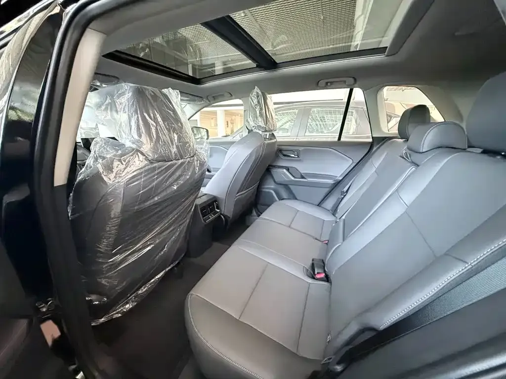Toyota RAV4 — фото 3