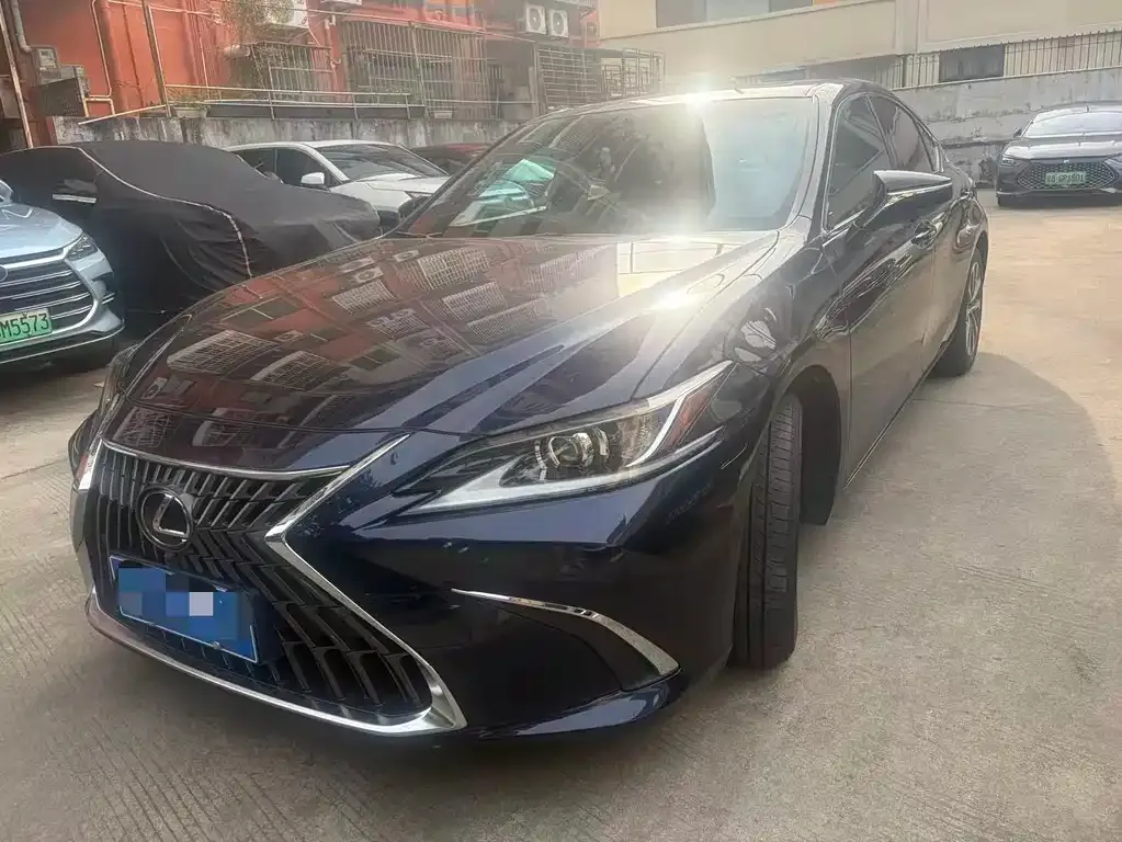 Lexus ES — фото 1