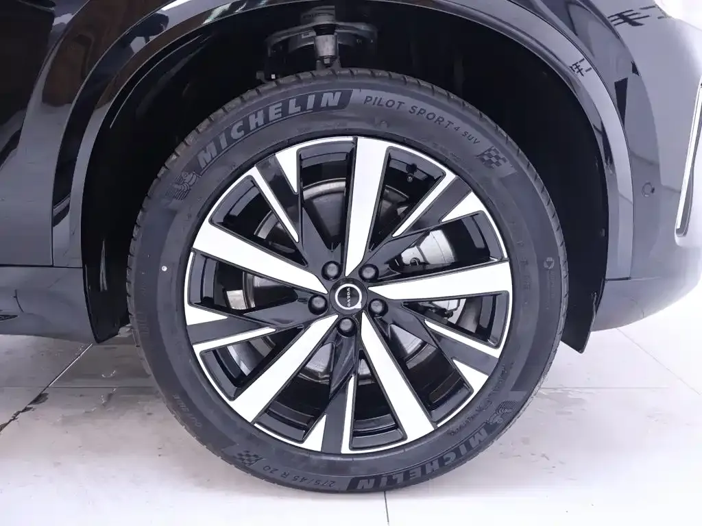 Volvo XC90 — фото 10
