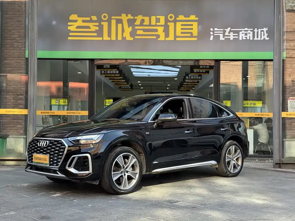 Audi Q5L Sportback — фото 1