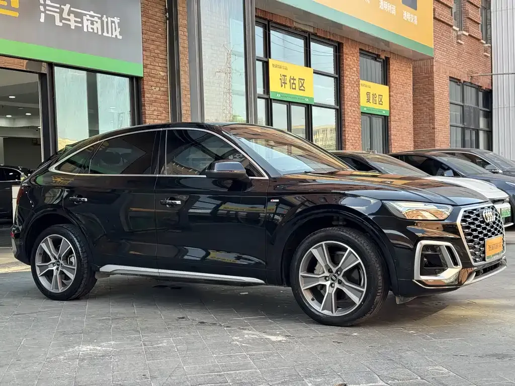 Audi Q5L Sportback — фото 10