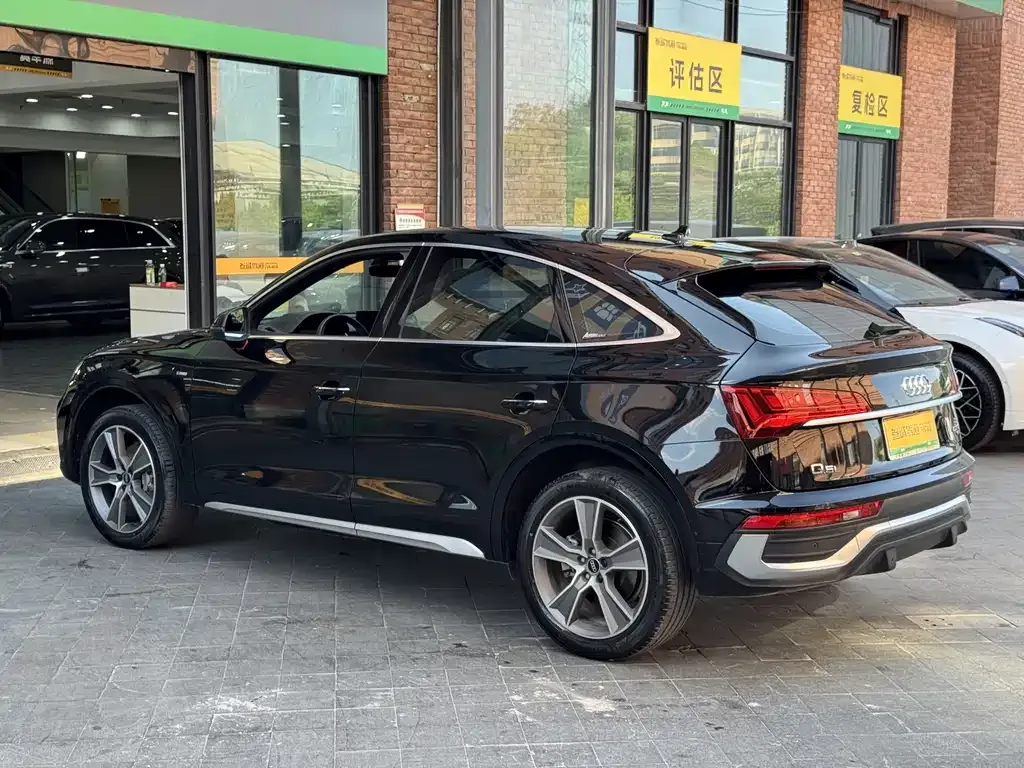 Audi Q5L Sportback — фото 5