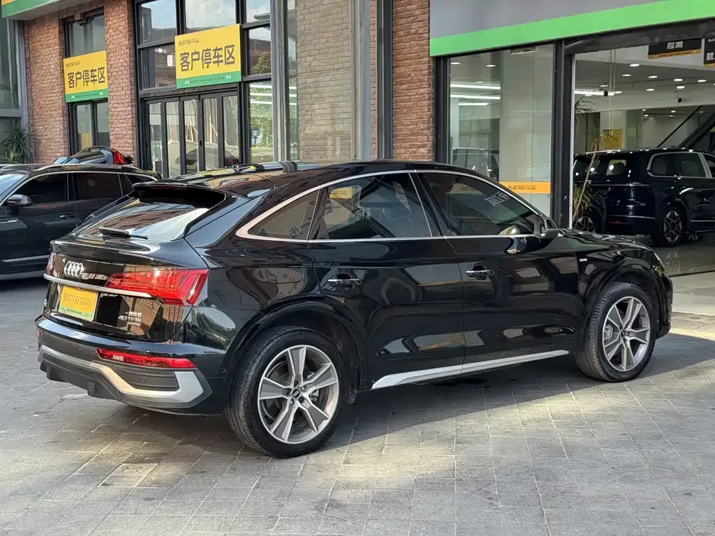 Audi Q5L Sportback — фото 7