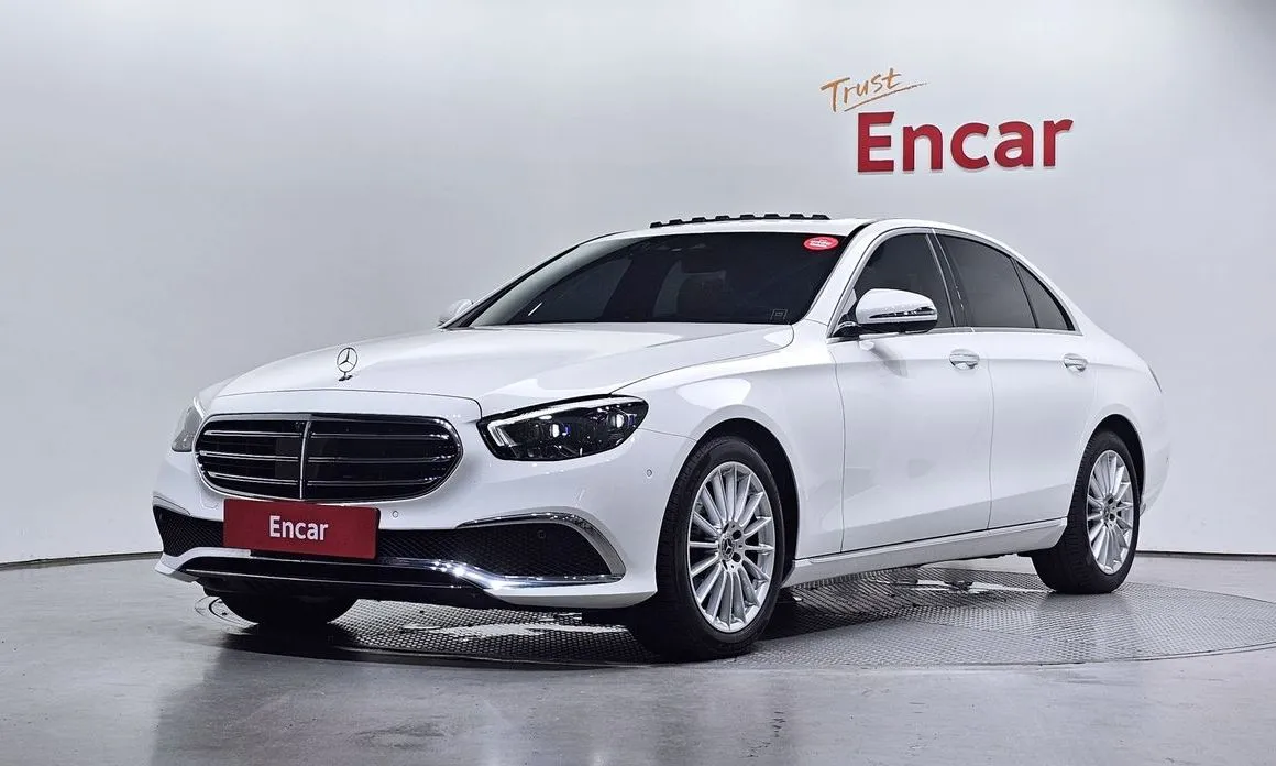 Mercedes-Benz E-Class — фото 1