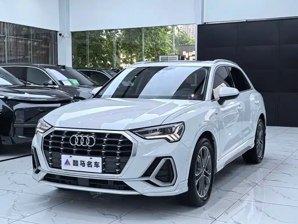 Audi Q3 — фото 1