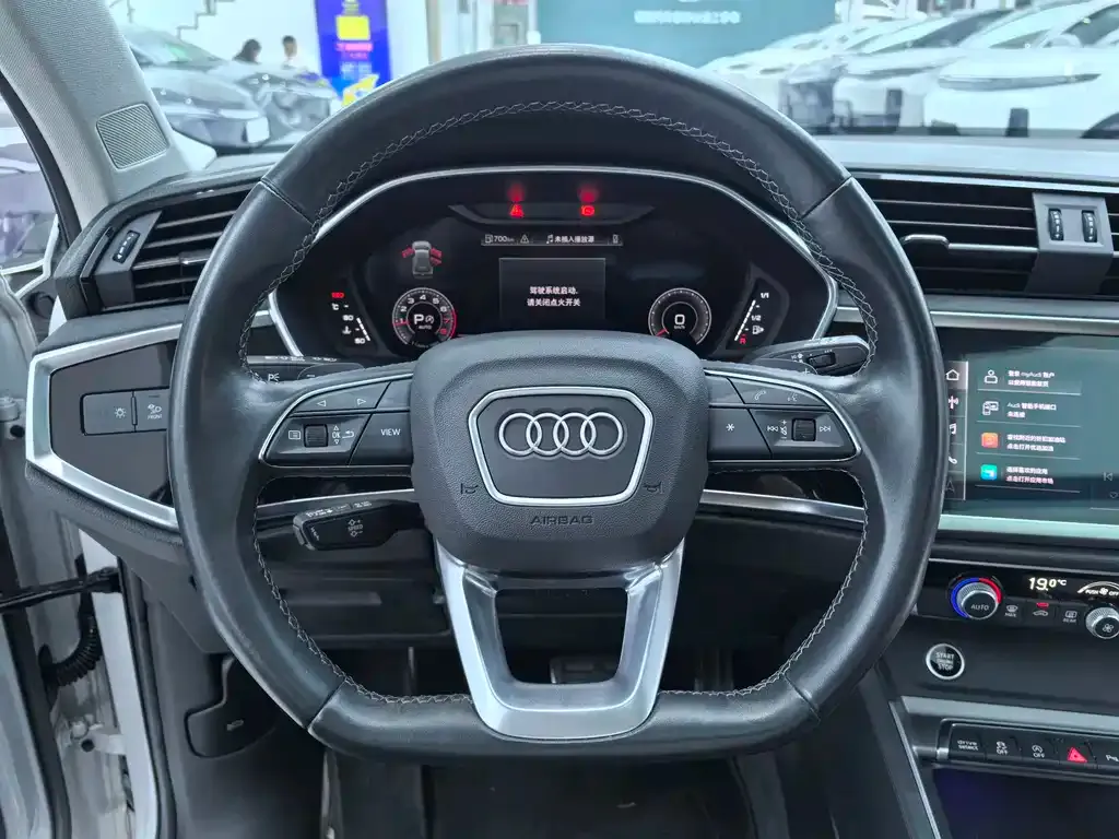 Audi Q3 — фото 6