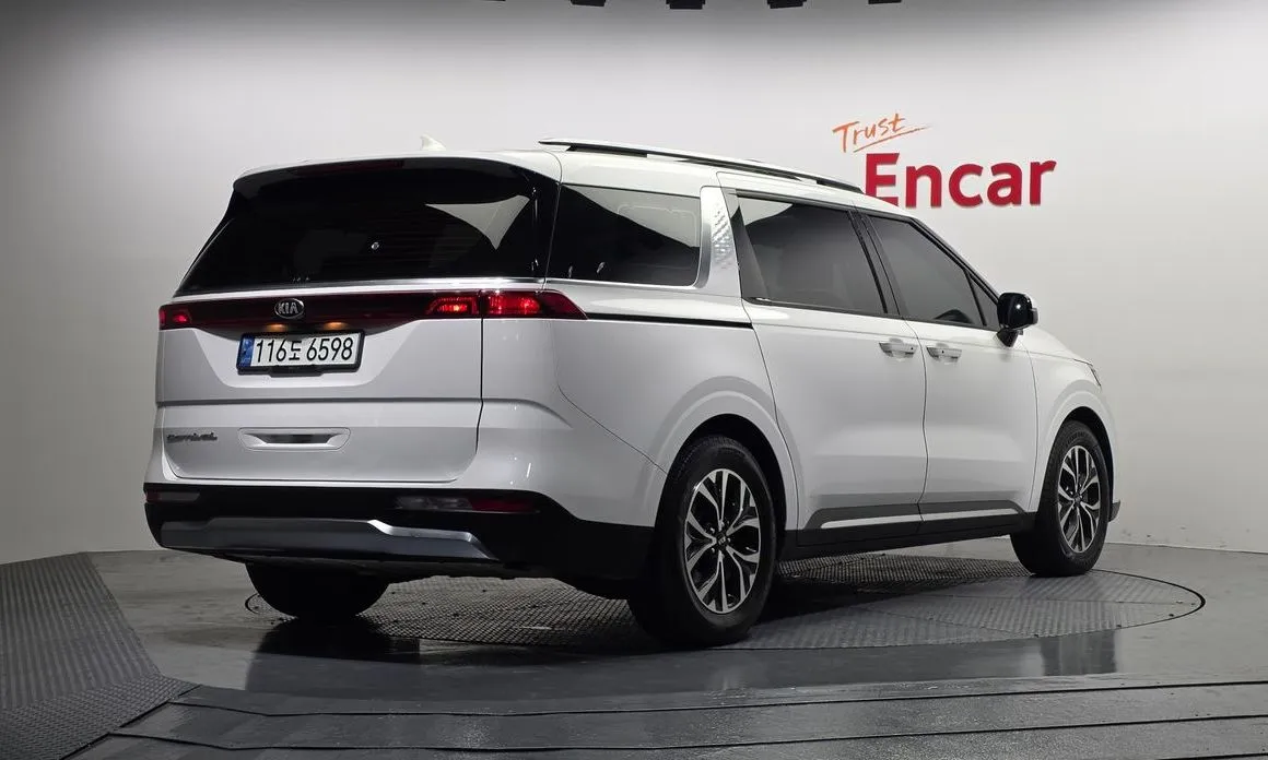 Kia Carnival — фото 10