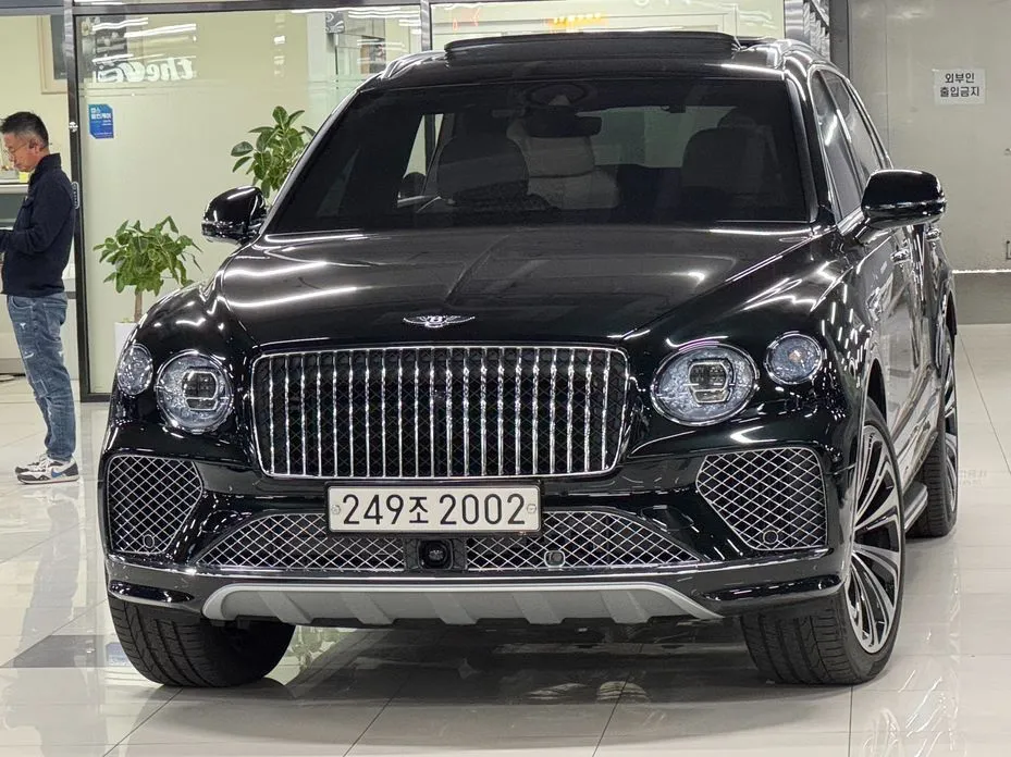 Bentley Bentayga — фото 1