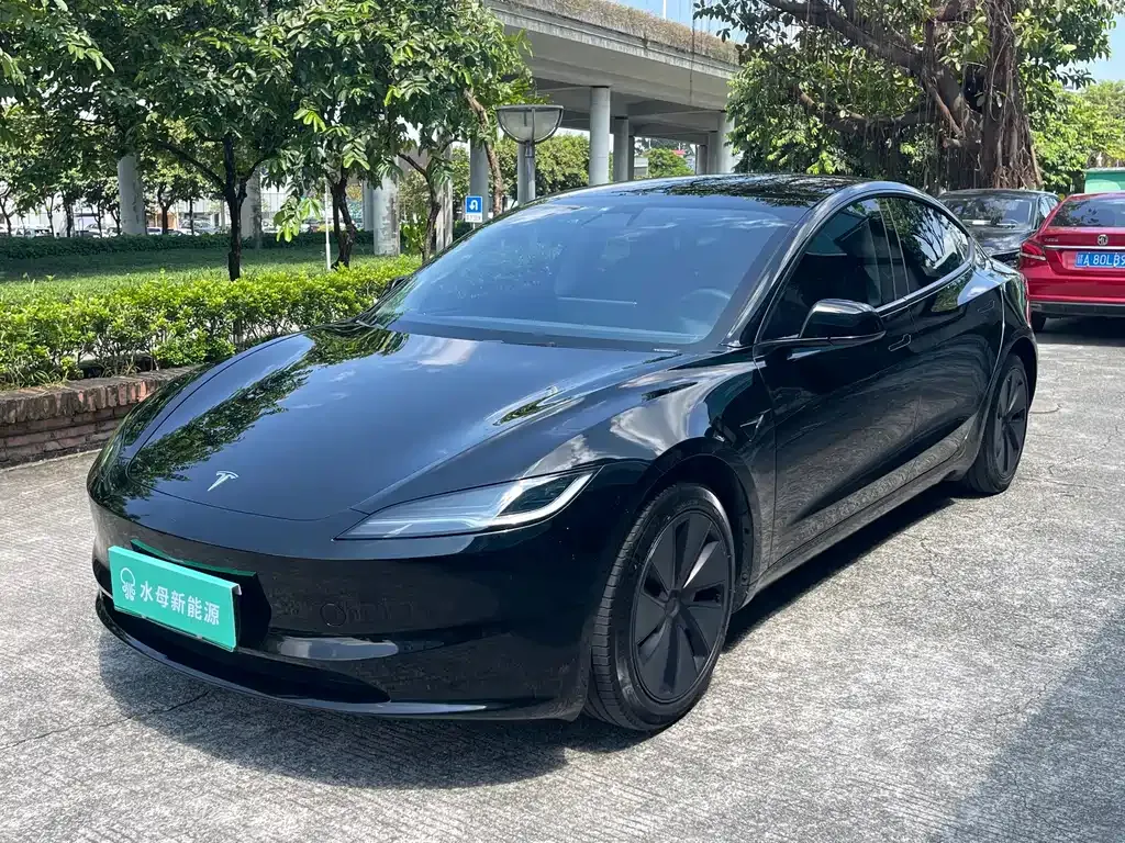 Tesla Model 3 — фото 1