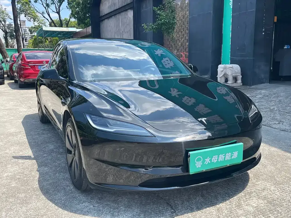 Tesla Model 3 — фото 10