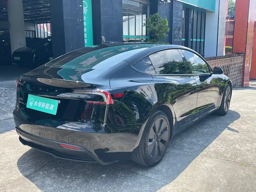 Tesla Model 3 — фото 8
