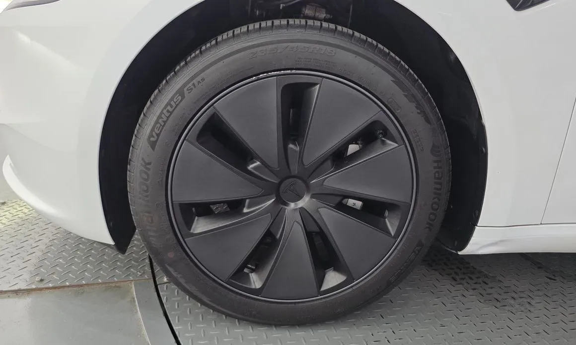 Tesla Model 3 — фото 6
