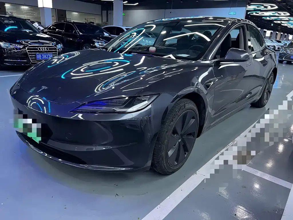 Tesla Model 3 — фото 1