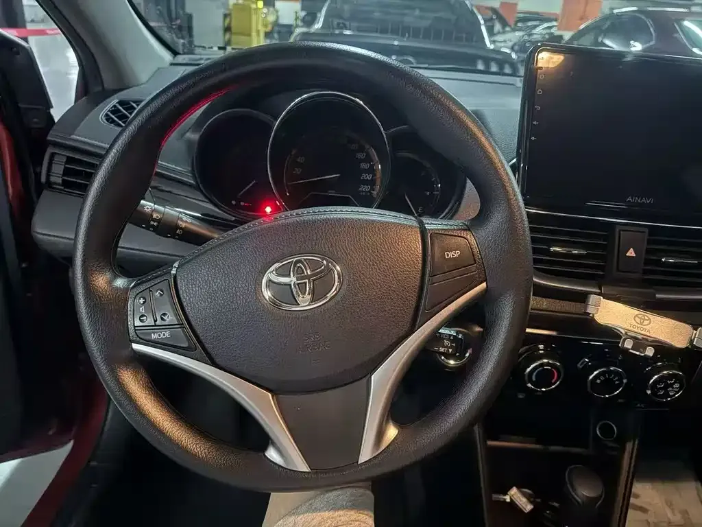 Toyota Yaris L — фото 6