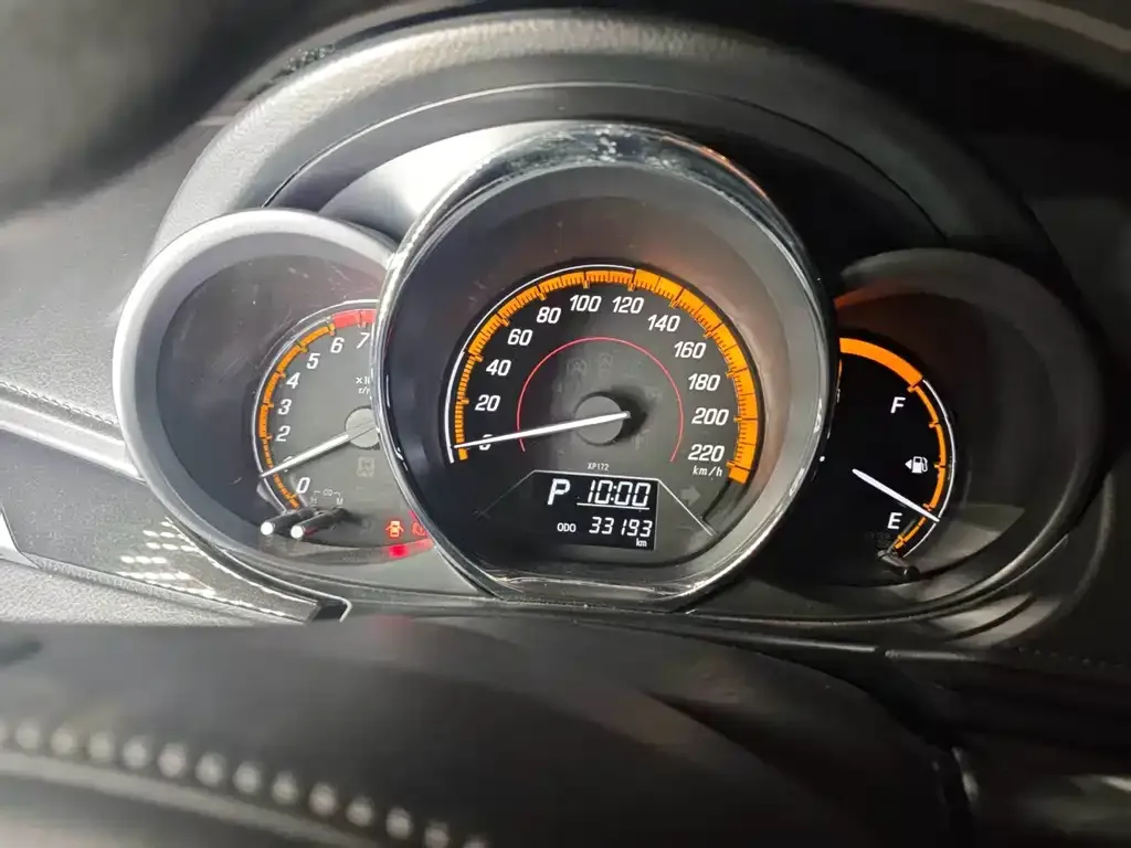 Toyota Yaris L — фото 3