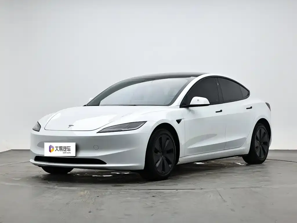 Tesla Model 3 — фото 1