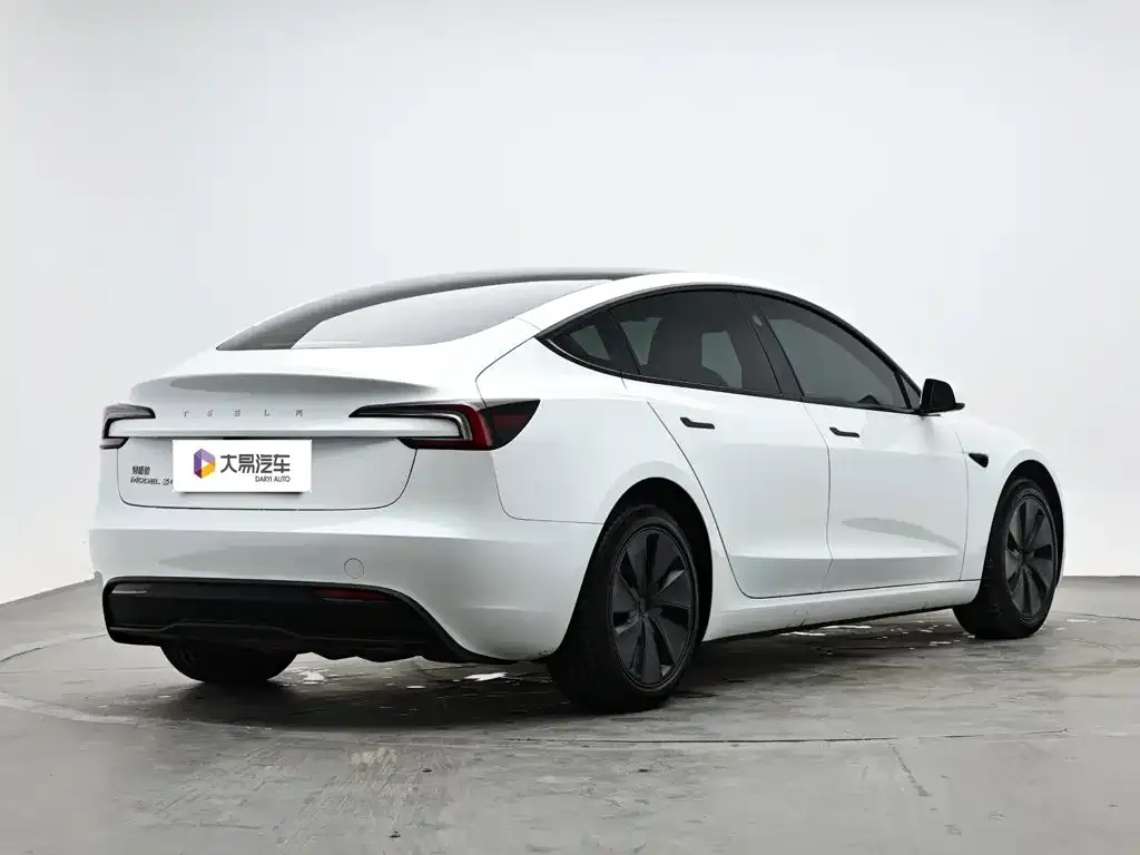 Tesla Model 3 — фото 9