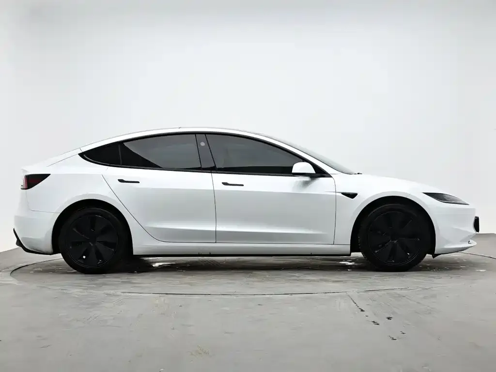 Tesla Model 3 — фото 8