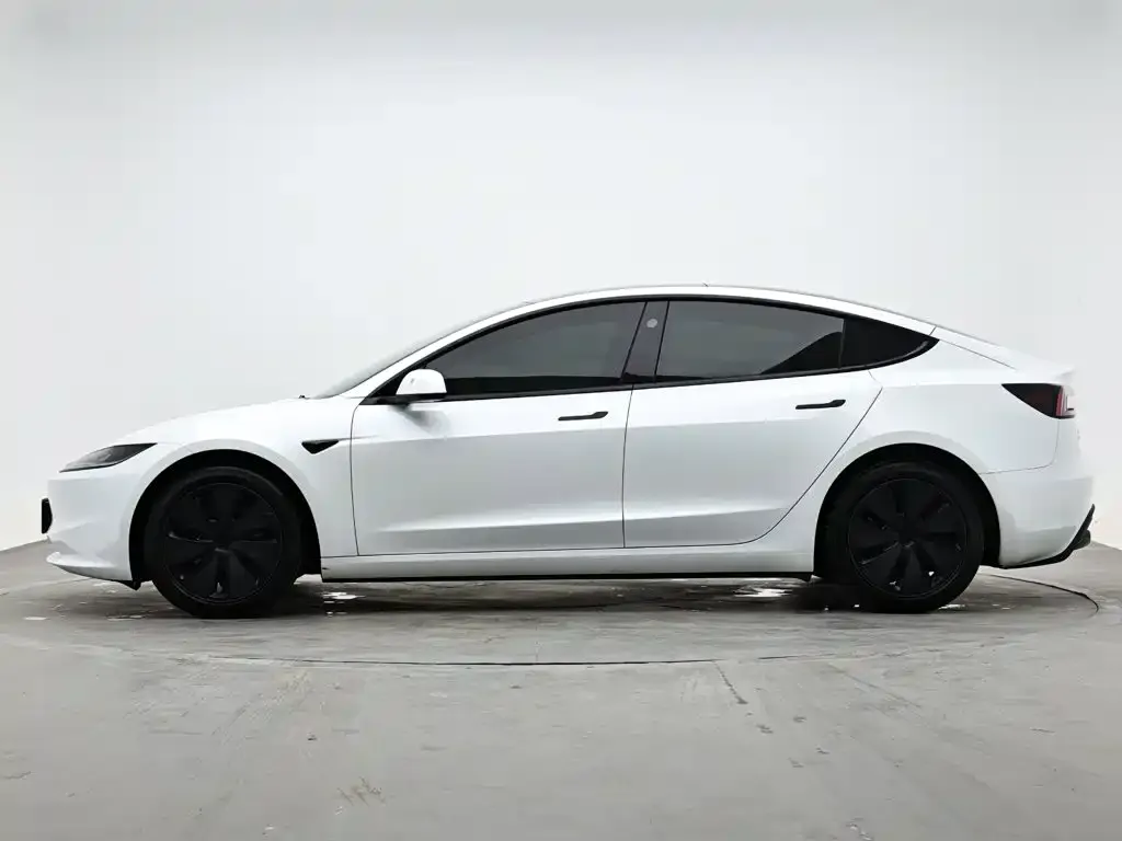 Tesla Model 3 — фото 10