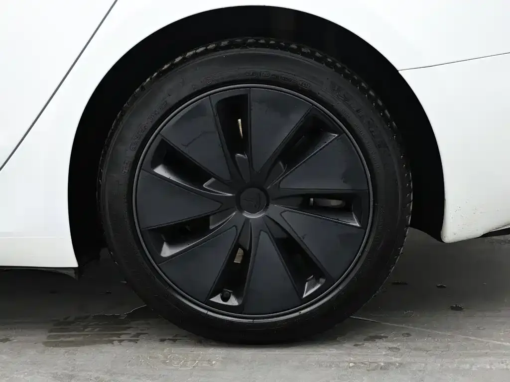 Tesla Model 3 — фото 4