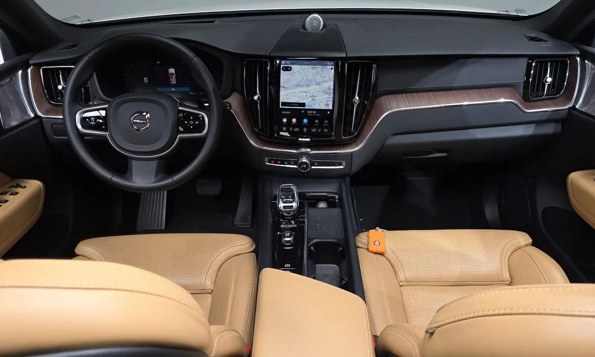 Volvo XC60 — фото 10
