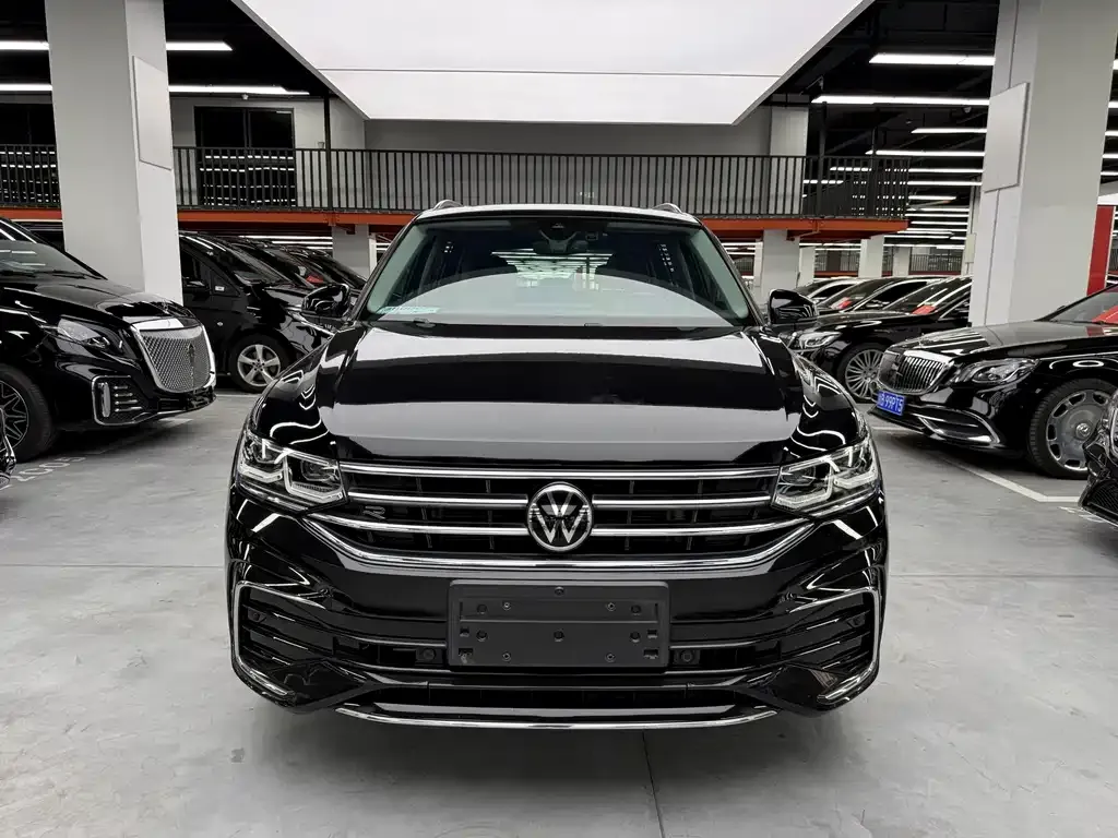 Volkswagen Tiguan L — фото 4