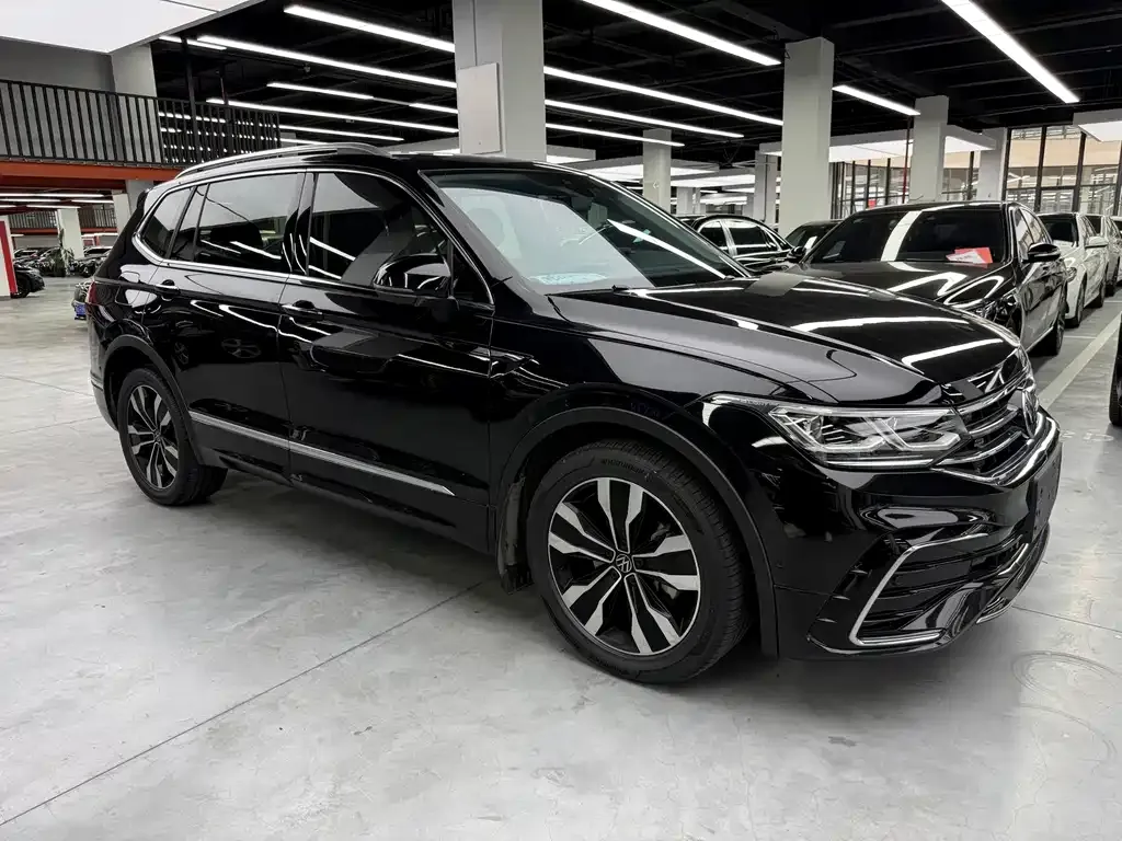 Volkswagen Tiguan L — фото 3