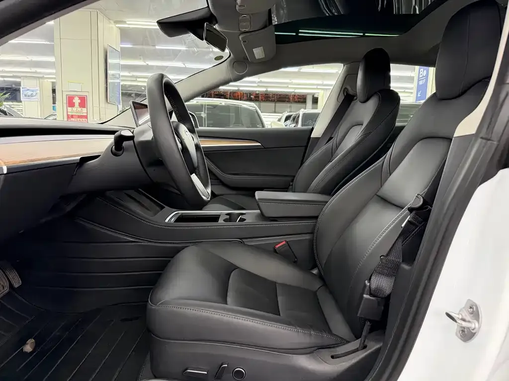 Tesla Model 3 — фото 7