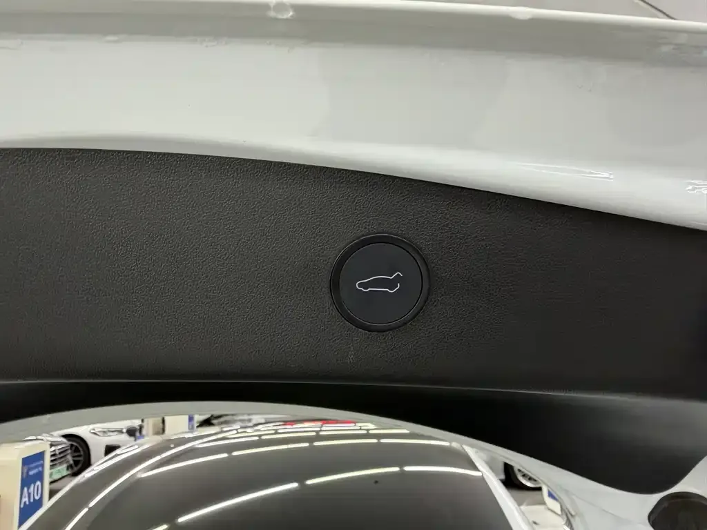Tesla Model 3 — фото 2