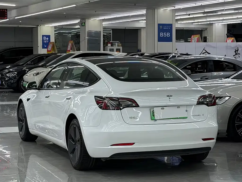 Tesla Model 3 — фото 3